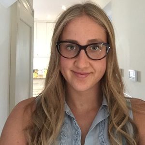 Meet your Posher, Chloe